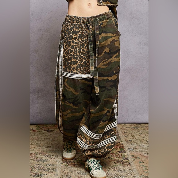 POL Camouflage Patchwork Wide Leg Pants - Picture 5 of 7